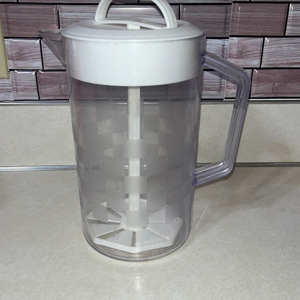 The pampered chef quick stir pitcher